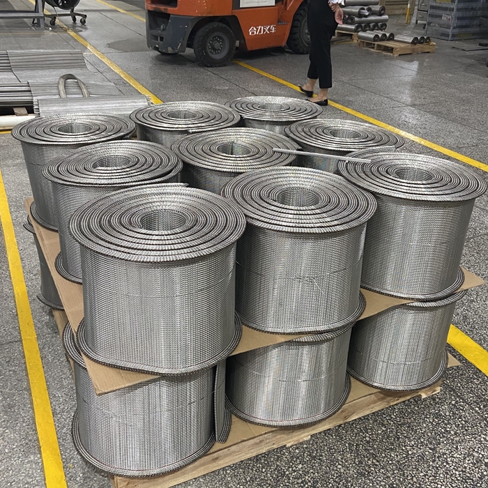 304不銹鋼網(wǎng)帶為何會有弱磁性