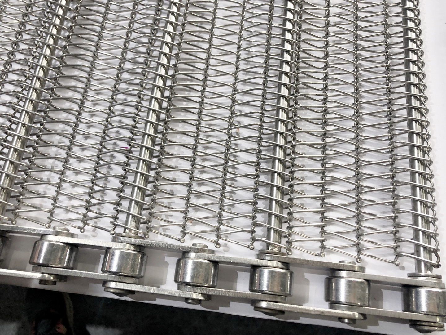 【金屬輸送帶】-蘑菇氣泡清洗網(wǎng)帶經(jīng)常斷？