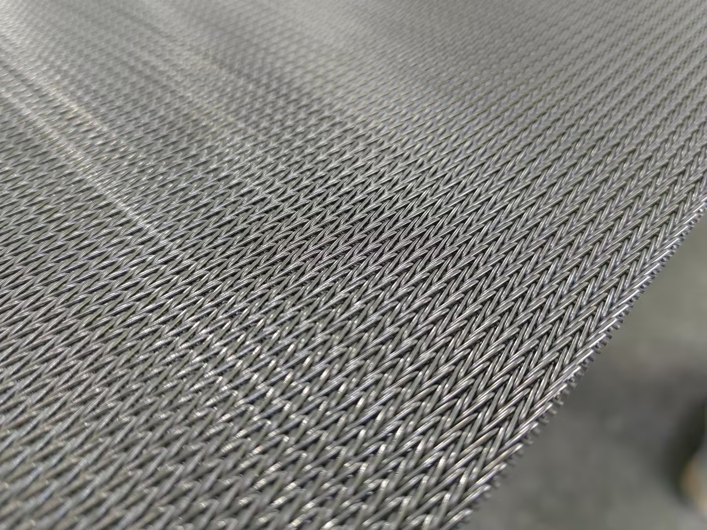 【人字形網(wǎng)帶】小回轉(zhuǎn)半徑設(shè)備的用案例